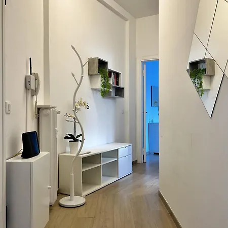 The Lake-side Corner Apartment *