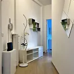 The Lake-side Corner Apartment *